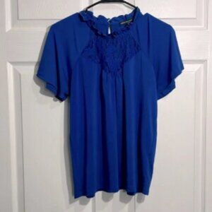Adrienne Vittadini Women’s royal blue short sleeves top. Size Large